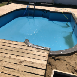 Accessoires indispensables pour l'entretien de votre piscine : produits et outils Begles